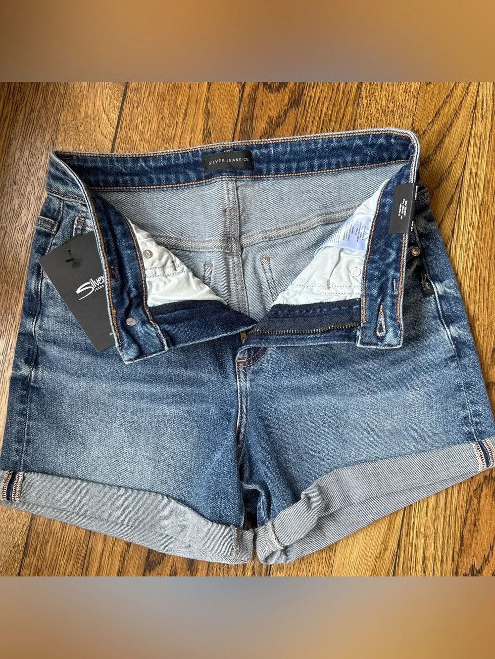 NWT Silver Jeans Beau Boyfriend High Rise Jean Short